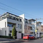 Patio Charm In Buzzing Richmond With Parking