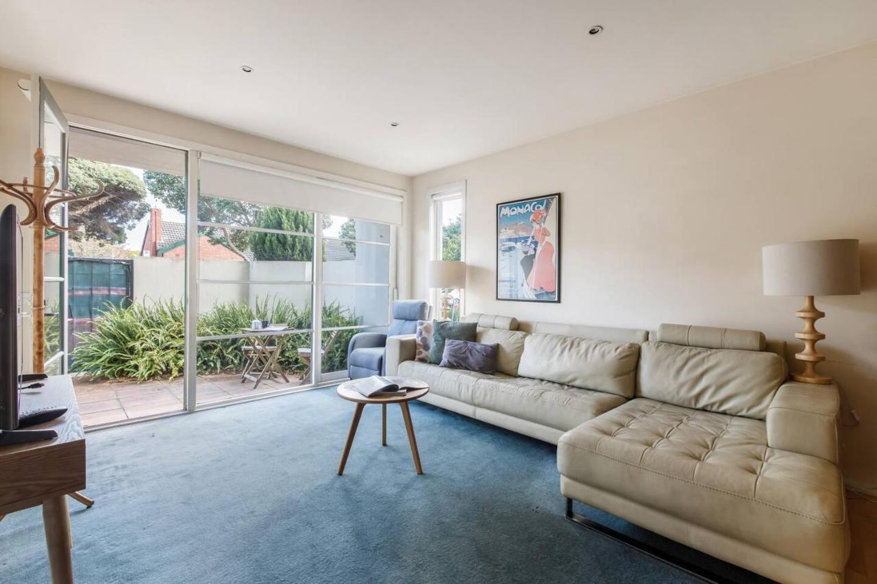 Patio Charm In Buzzing Richmond With Parking Apartment