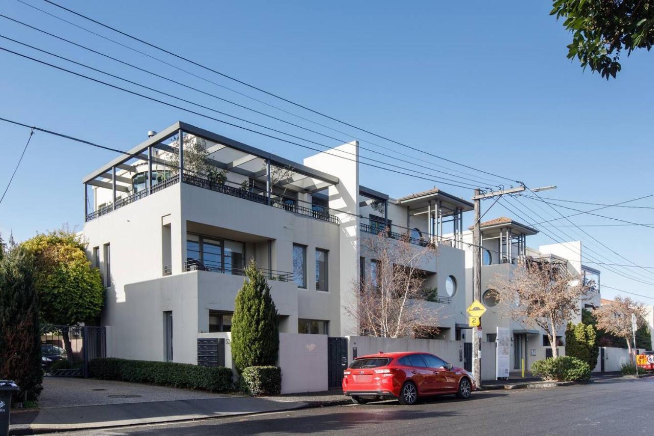 Patio Charm In Buzzing Richmond With Parking