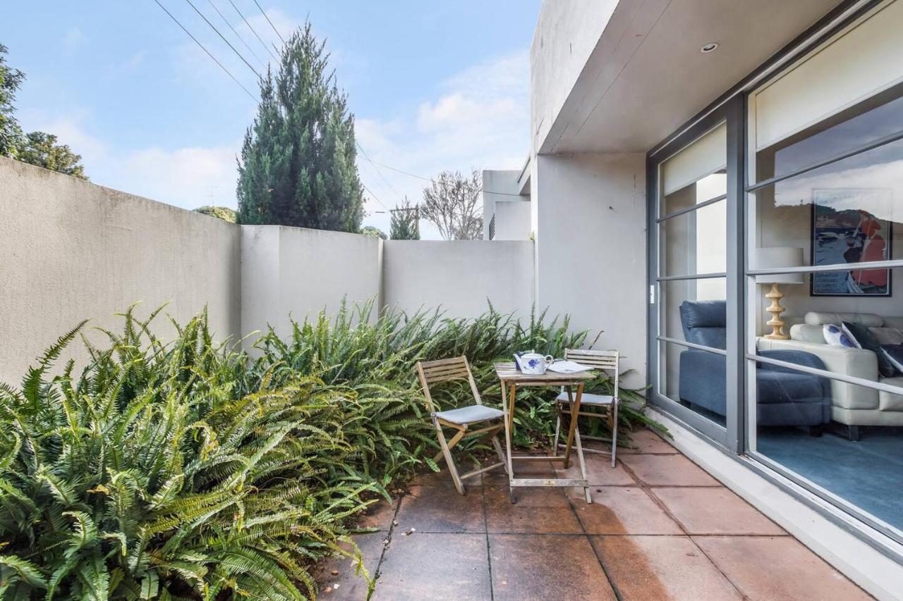 Patio Charm In Buzzing Richmond With Parking Apartment *